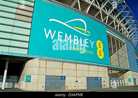 Ansicht des Wembley-Stadion mit EE Werbung, London Borough of Brent, London, England, Vereinigtes Königreich Stockfoto