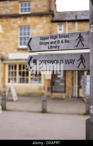 Cotswold Way Zeichen post, Broadway, Cotswolds, Worcestershire, England Stockfoto