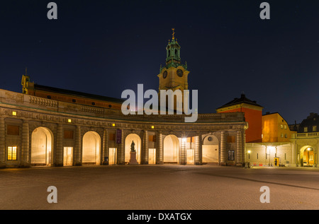 Abend-Blick auf den äußeren Hof des den Königspalast ("Kungliga Slottet") und die Kathedrale von Stockholm, Stockholm, Schweden. Stockfoto