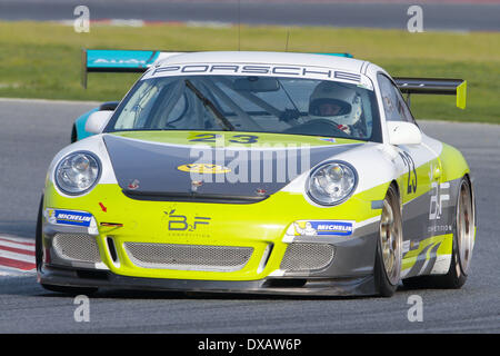 Barcelona, Spanien. 21. März 2014. BARCELONA - 21 MÄRZ - ESPANA. Porsche 997 Cup B2F Wettbewerbs-Team während der Praxis der V de V Endurance Series, Endurance GT/Tourisme Meisterschaft am Circuit de Barcelona-Catalunya. (Foto: Mikel Trigueros/Urbanandsport/NurPhoto) © Mikel Trigueros/NurPhoto/ZUMAPRESS.com/Alamy Live-Nachrichten Stockfoto