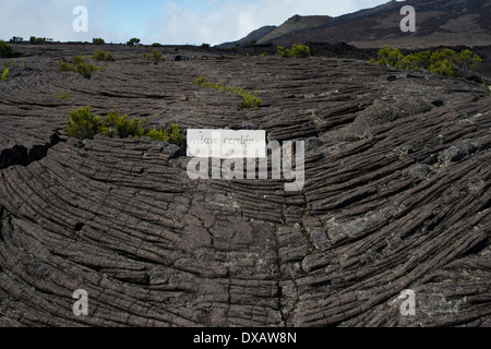 Vulkan Lava Piton De La Fournaise, die gleiche Art wie die von Hawaii. Zugriff auf den Kessel ist von 06 h möglich. ab 16 h Stockfoto