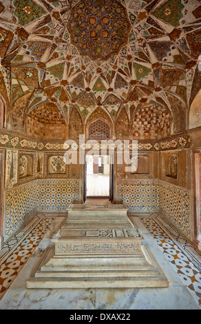 Innenaufnahme des Itmad-Ud-Daulah Grabmal oder Etimad-Ud-Daulah genannt auch Baby Taj, Agra, Wandmalereien, Uttar Pradesh, Indien Stockfoto