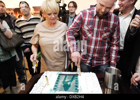 Danzig, Polen 22. März 2014 polnischen berühmte Schauspielerin Katarzyna Figura (c) Geburtstag in Danzig gefeiert. Während der Feierlichkeiten eröffnete Figura ihre Fotografie Ausstellung namens "Momenty" (Momente) präsentiert der anbrechenden Sea Pictures. Stockfoto