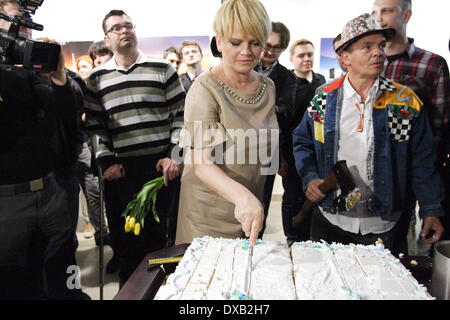 Danzig, Polen 22. März 2014 polnischen berühmte Schauspielerin Katarzyna Figura (c) Geburtstag in Danzig gefeiert. Während der Feierlichkeiten eröffnete Figura ihre Fotografie Ausstellung namens "Momenty" (Momente) präsentiert der anbrechenden Sea Pictures. Stockfoto