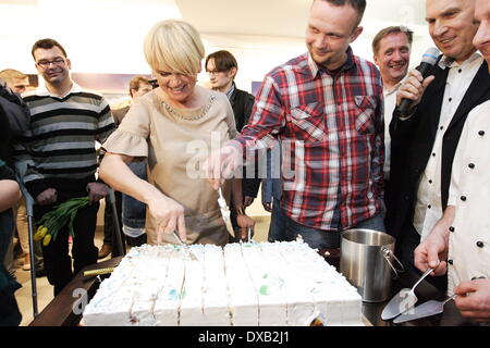 Danzig, Polen 22. März 2014 polnischen berühmte Schauspielerin Katarzyna Figura (c) Geburtstag in Danzig gefeiert. Während der Feierlichkeiten eröffnete Figura ihre Fotografie Ausstellung namens "Momenty" (Momente) präsentiert der anbrechenden Sea Pictures. Stockfoto