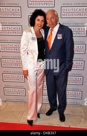 Paul Sahner und Martina Saner bei der Zeremonie German Media Prize 2013 beim Kongresshaus Baden-Baden auf Freitag, 21. März 2014 in Baden-Baden Stockfoto