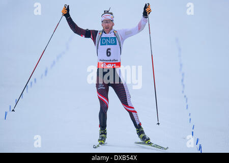 Oslo, Norwegen. 22. März 2014.  E.ON World Cup Biathlon 2014 Simon Eder Österreich gewinnt die Männer 12,5 km Verfolgung während der Biathlon-WM am Holmenkollen in Oslo, Norwegen. Bildnachweis: Action Plus Sport Bilder/Alamy Live News Stockfoto