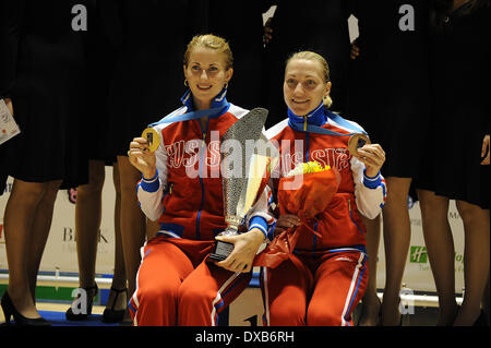 Turin, Italien. 22. März 2014. Das russische Team feiert ihren Sieg der 1. Damen Fechten Folie World Cup. Bildnachweis: Aktion Plus Sport/Alamy Live-Nachrichten Stockfoto