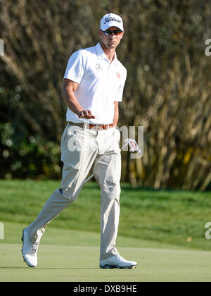 Orlando, Florida, USA. 22. März 2014. Adam Scott reagiert auf seinen Putt am 16. grün während der dritten Runde Golf Aktion von Arnold Palmer Invitational präsentiert von Mastercard an Arnold Palmer Bay Hill Club & Lodge in Orlando, FL Kredit statt: Cal Sport Media/Alamy Live News Stockfoto