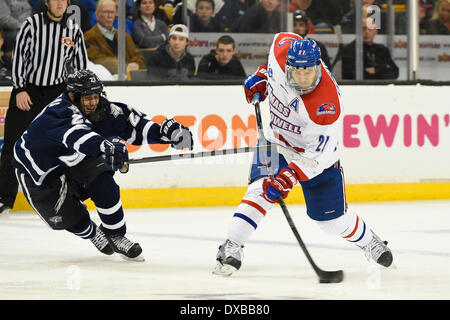 Boston, Massachusetts, USA. 22. März 2014. 22. März 2014 - Boston, Massachusetts, USA - UMass Lowell Zack Kamrass (27) schießt während der NCAA Hockey East-Turnier-Meisterschaftsspiel zwischen der University of Massachusetts und der University of New Hampshire im TD Garden in Boston, Massachusetts. UMass besiegte UNH 4-0. Eric Canha/CSM/Alamy Live-Nachrichten Stockfoto