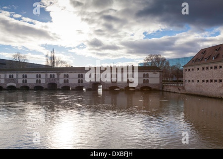 Das Barrage Vauban überdachte Wehr, Straßburg, Frankreich Stockfoto