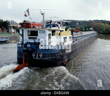 AJAXNETPHOTO. BOUGIVAL, Fluss Seine, Frankreich. - Eine PENICHE VERLÄSST DIE SCHLEUSEN AUF DEM WEG NACH PARIS. Foto: Jonathan Eastland REF: 012105 4 Stockfoto