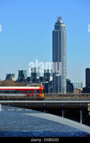 Vauxhall Tower, St. George Wharf, Nine Elms Lane, Vauxhall, London, Vereinigtes Königreich Stockfoto