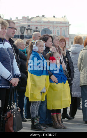 Odessa, Ukraine. 23. März 2014. Odessa Evromaydan zur Unterstützung der europäischen Integration. Konzert-Rallye-Fans der Einigung der EU und der Ukraine. Bei einer Kundgebung nahmen mehr als 500 Menschen Credit: Andrei Nekrassow/Alamy Live News Stockfoto