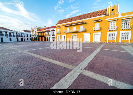 Blick auf den historischen Plaza De La Aduana in der kolonialen Altstadt von Cartagena, Kolumbien Stockfoto