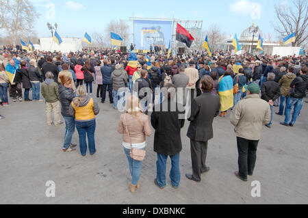 Odessa, Ukraine. 23. März 2014. Odessa Evromaydan zur Unterstützung der europäischen Integration. Konzert-Rallye-Fans der Einigung der EU und der Ukraine. Bei einer Kundgebung nahmen mehr als 500 Menschen Credit: Andrei Nekrassow/Alamy Live News Stockfoto