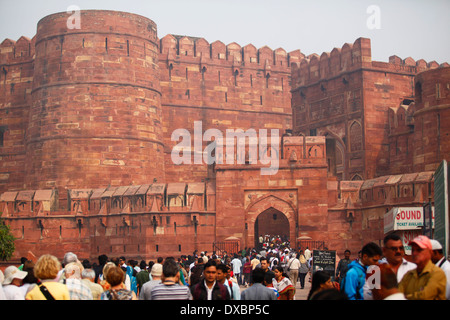 Der Haupteingang der "Rote Festung". Agra, Uttar Pradesh, Indien. Stockfoto