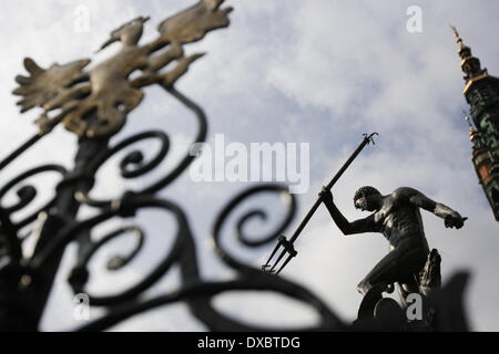 Danzig, Polen 23. März 2014 380. Neptun-Brunnen-Einweihung nach Winter Breake am Dlugi Trag - Hauptstraße der Danziger Altstadt. Preußischen Reconstructor Gruppe und Bürgermeister von Danzig Pawel Adamowicz nimmt an der Zeremonie teil. Bildnachweis: Michal Fludra/Alamy Live-Nachrichten Stockfoto