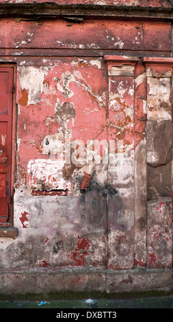 Wand des verfallenen Gebäude auf Princelet Straße in Spitalfields East London England UK KATHY DEWITT Stockfoto