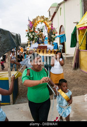 Prozession von San Sebastián in yapatera, piura. Peru. afro-peruanischen Bevölkerung. Stockfoto