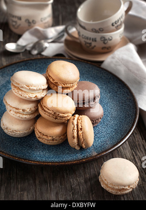 Französische Macarons. Kaffee, Schokolade und Vanille macarons Stockfoto