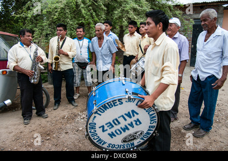 Prozession von San Sebastián in yapatera, piura. Peru. afro-peruanischen Bevölkerung. Stockfoto