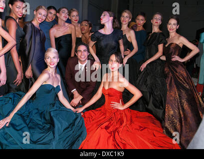 22. März 2014 - Boca Raton, Florida USA. Amerikanischer Designer Zac Posen präsentiert seine Kollektion Herbst 2014 während der 4. jährlichen SHUZZ | KUNST | FASHION bei Signature Flight Support - Avitat. Stockfoto