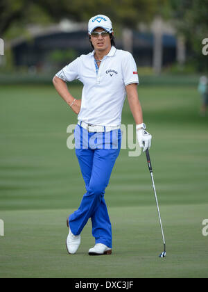 Orlando, Florida, USA. 23. März 2014.  Ryo Ishikawa am 15. grün während letzte Runde Golf Aktion der Arnold Palmer Invitational präsentiert von Mastercard an Arnold Palmer Bay Hill Club & Lodge in Orlando, FL Kredit statt: Cal Sport Media/Alamy Live News Stockfoto