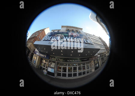 London, UK. 23. März 2014. Abriss beginnt am The Communications Building Bestandteil der umstrittene Entwicklung von Leicester Square, darunter der Abriss des Art-deco-Odeon-Kino und Nebengebäuden, einem Luxus-Hotel, Restaurants, Luxus-Appartements und Kino-Komplex zu bauen. Bildnachweis: JOHNNY ARMSTEAD/Alamy Live-Nachrichten Stockfoto