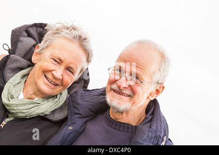 gerne älteres paar erholsame Ostsee Dünen im Herbst Stockfoto