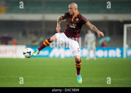 Verona, Italien. 22. März 2014. Radja Nainggolan (Roma) Fußball: Italienische "Serie A" match zwischen Chievo Verona 0-2 Roma Stadium Marc'Antonio Bentegodi in Verona, Italien. © Maurizio Borsari/AFLO/Alamy Live-Nachrichten Stockfoto