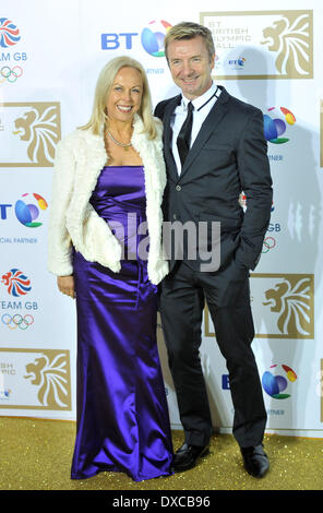 Jayne Torvill und Christopher Dean BT British Olympic Ball statt im Grosvenor House - Ankünfte. London, England - 30.11.12 F Stockfoto