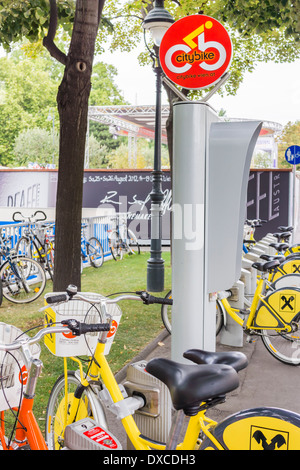 Fahrräder an einer Station der Wiener Bike-sharing-System  city Bike , Wien, Österreich Stockfoto