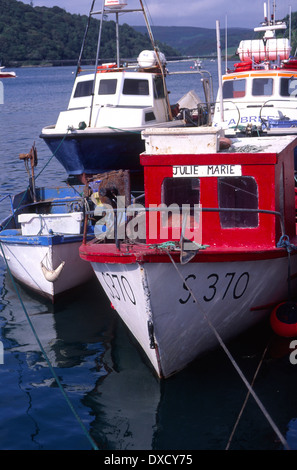 Kleine Fischerboote im Hafen von Union Halle, County Cork, Irland Stockfoto