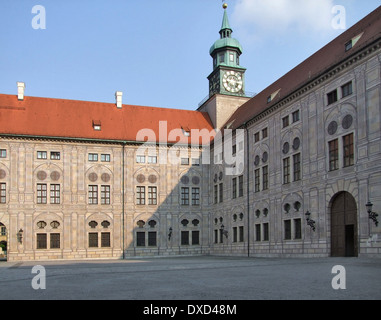 Detail eines Gebäudes namens Residenz in München (Bayern, Deutschland) im sonnigen Ambiente Stockfoto