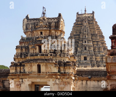 Virupaksha Tempel im Heiligen Zentrum rund um Hampi, eine Stadt in Karnataka, Süd-West-Indien Stockfoto