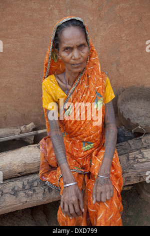 Portraitof eine Indianerin. Santhal Stamm. Jarkatand Dorf, Bokaro Bezirk, Jharkhand Stockfoto