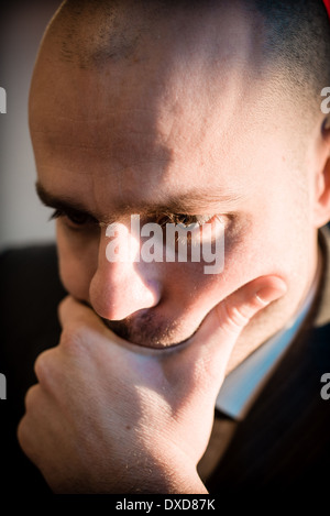 elegante modische Geschäftsmann im Geschäftsviertel Stockfoto