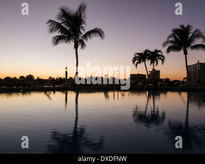 Dämmerung im Pool, Fort Lauderdale, FL, USA Stockfoto