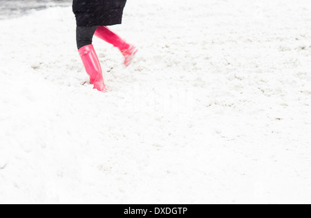 Geringen Teil der Person tanzen im Schnee, New York City, USA Stockfoto