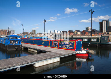 Manchester, UK.  24. März 2014. Cotton Mill Marina in neue Islington.  Islington Wharf, ISIS Waterside Regeneration – ein Joint Venture zwischen Muse Entwicklungen und der Kanal & Fluss Vertrauen – ein Wohn Schema auf dem Ashton Kanal, Teil der neuen Islington, New East Manchester Bereich entwickelt. Die erste, preisgekrönte Phase der Regelung wurde 2008 abgeschlossen und ist jetzt voll besetzt.  ISIS erhielt eine Baugenehmigung für die zweite Phase der Entwicklung, Islington Wharf Mews, im November 2012 und Bau hat nun begonnen. Bildnachweis: Mar Photographics/Alamy Live-Nachrichten Stockfoto