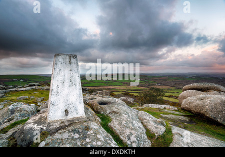 Eine Trig-Punkt für Mappingr Triangulation auf Helman Tor in Cornwall Stockfoto