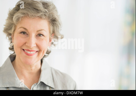 Porträt der lächelnde Frau Stockfoto