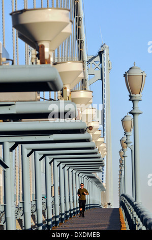 Benjamin Franklin Brücke über den Delaware River zwischen Philadelphia, Pennsylvania und Camden, New Jersey. Stockfoto