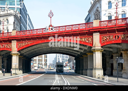 Holborn Viaduct Straße Brücke überqueren Farringdon Street in der City of London (behauptete, sein erster Überflug im Zentrum von London) Stockfoto