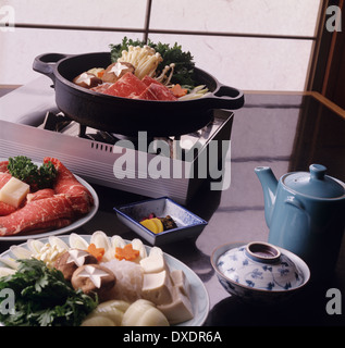 Asiatische Küche, Sukiyaki Satz, Rindfleisch, Tofu, Gemüse Stockfoto
