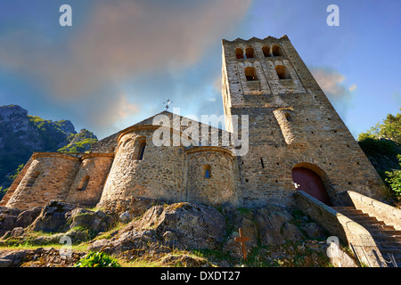 Erste oder Lombard Romanesque Art Kirche von Saint-Martin-du-Canigou Kloster in den Pyrenäen, Orientales Abteilung. Stockfoto