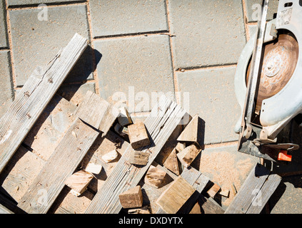 Holz Verschnitt und Sägemehl auf einer Baustelle Stockfoto