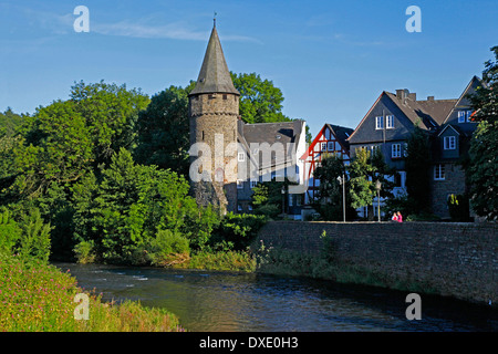 Fluss Dill, Dill-Turm, erbaut im 13.-14. Jahrhundert, Herborn, Bezirk Lahn-Dill-Kreis, Hessen, Deutschland / Dillturm Stockfoto