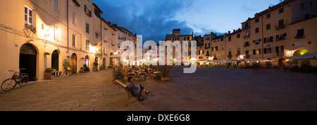 Piazza dell'Anfiteatro, Lucca, Toskana, Italien Stockfoto